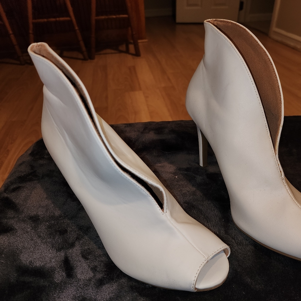 Elegant White Peep-Toe Stiletto Boots